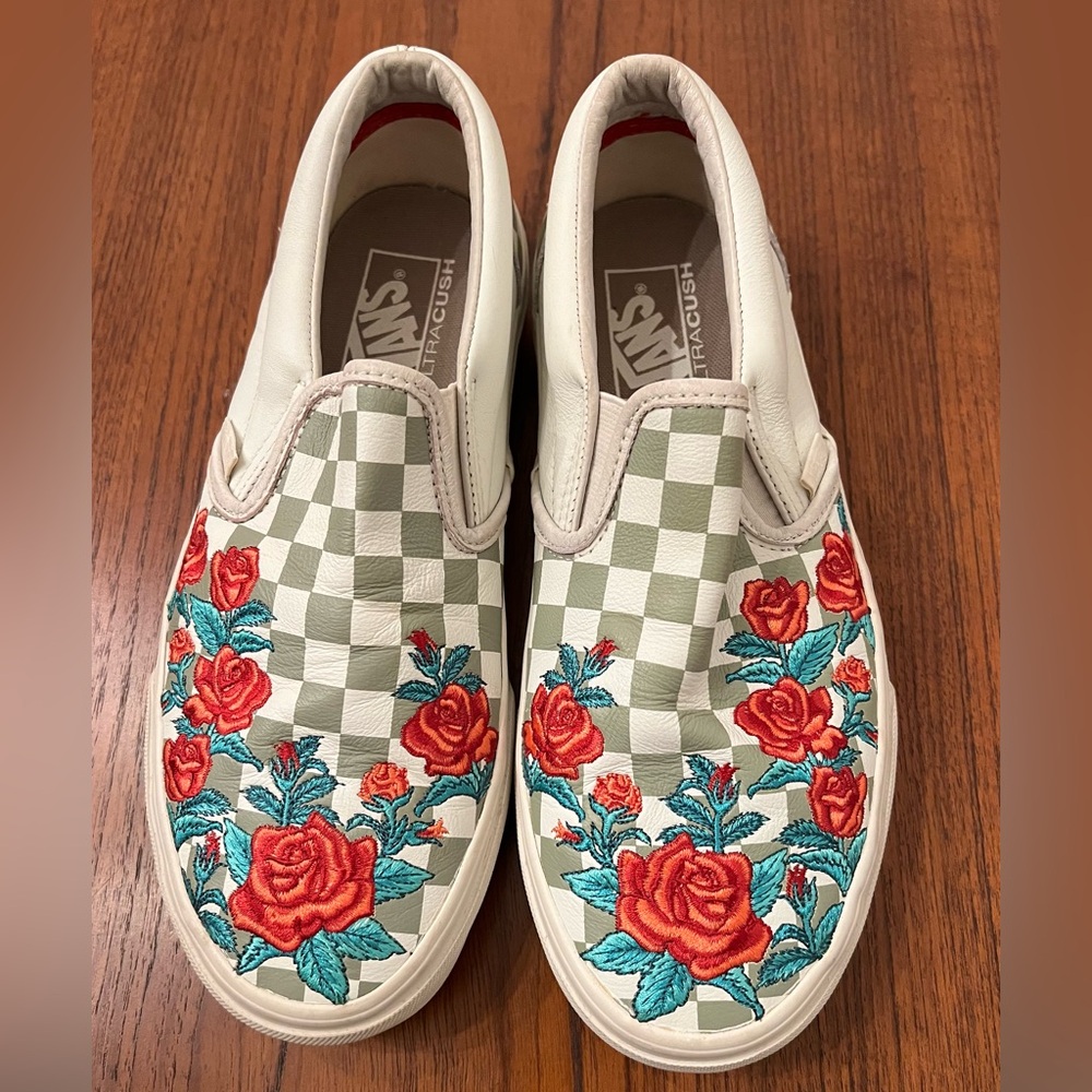 Vans Classic Slip-On Embroidered Roses – Checkerboard Women’s 9 / Men’s 7.5 EUC